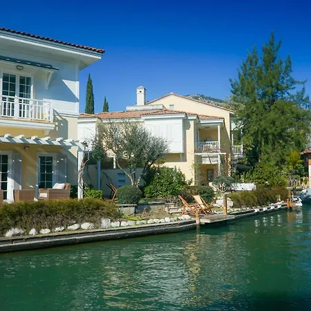 Willa Romantic Canal Villa. Private Dock & Beach Access *