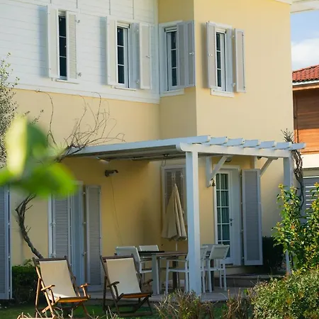 Willa Romantic Canal Villa. Private Dock & Beach Access *