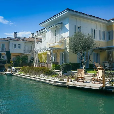 Willa Romantic Canal Villa. Private Dock & Beach Access Göcek
