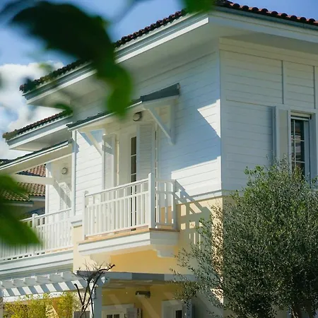 Romantic Canal Villa. Private Dock & Beach Access Willa