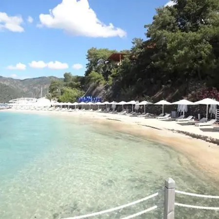 Romantic Canal Villa. Private Dock & Beach Access