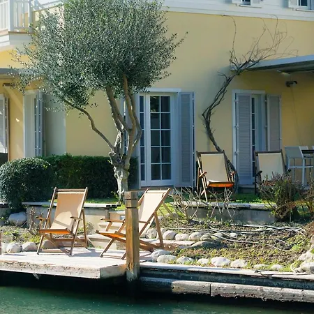 Willa Romantic Canal Villa. Private Dock & Beach Access
