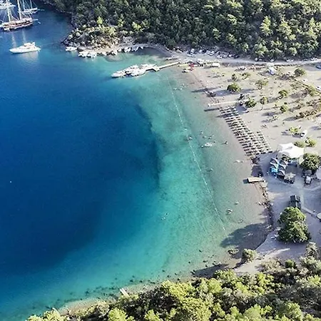 Romantic Canal Villa. Private Dock & Beach Access Göcek