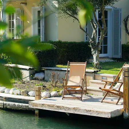 Romantic Canal Villa. Private Dock & Beach Access *