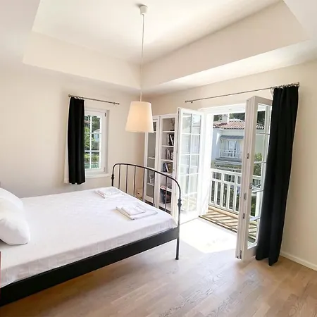 Willa Romantic Canal Villa. Private Dock & Beach Access *