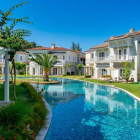 Willa Romantic Canal Villa. Private Dock & Beach Access