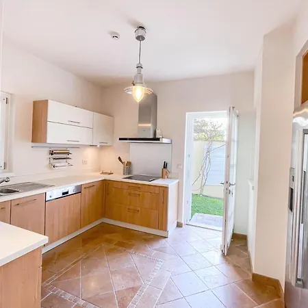 Willa Romantic Canal Villa. Private Dock & Beach Access *