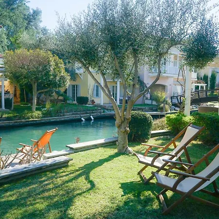 Willa Romantic Canal Villa. Private Dock & Beach Access *