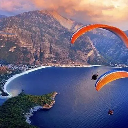 Romantic Canal Villa. Private Dock & Beach Access Göcek